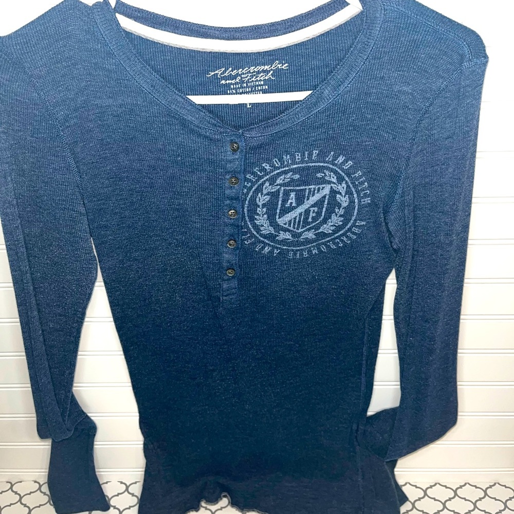 Abercrombie & Fitch Women’s Size Large Long Sleeve Button Henley!